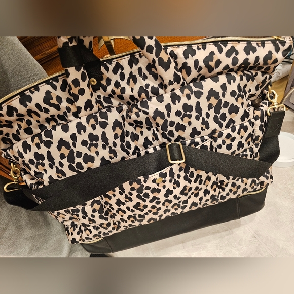 Itzy Ritzy Leopard Print Puffer Travel Bag with Black And Gold Accents - Picture 10 of 12